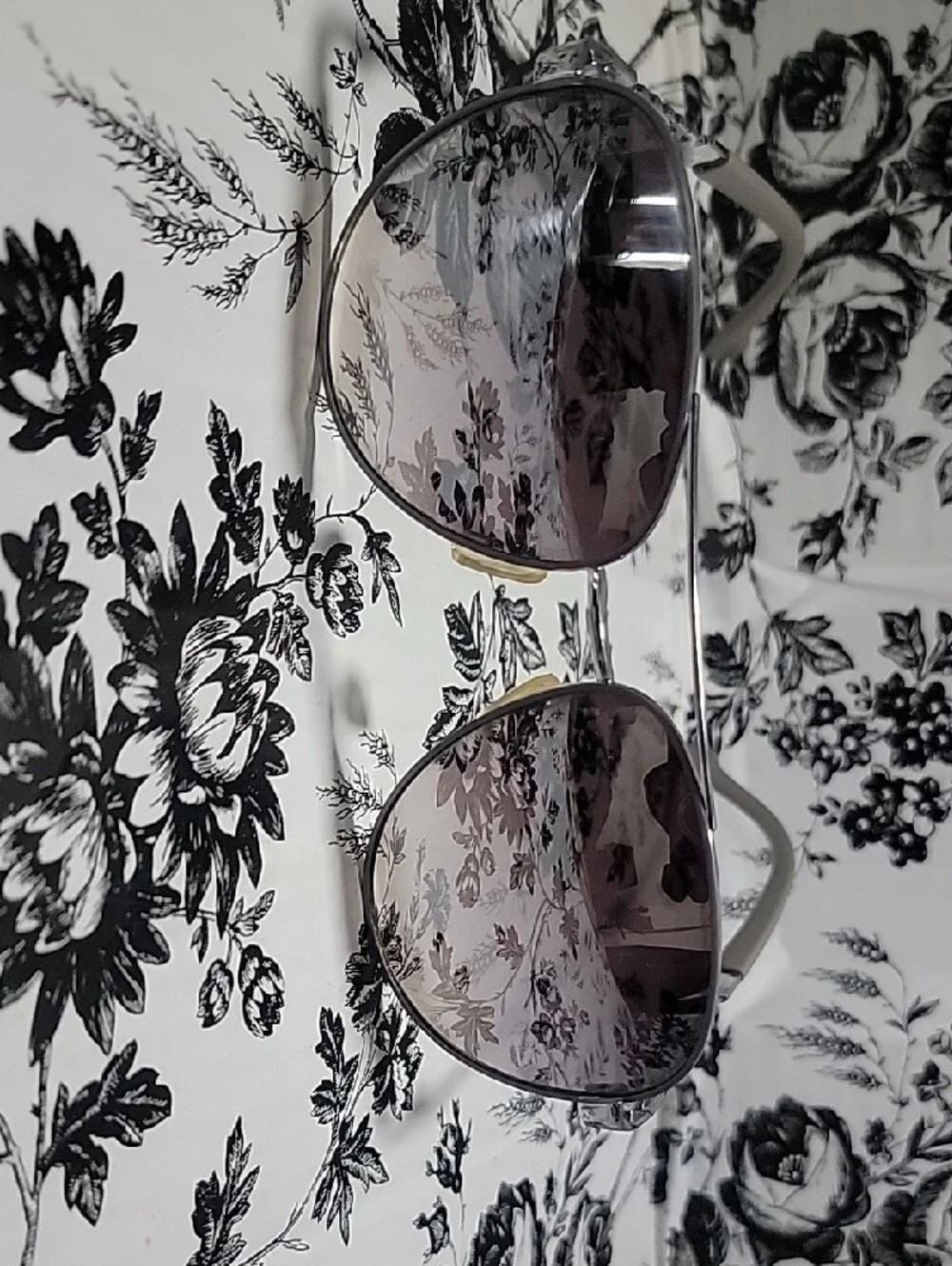 Jessica Simpson Aviator Sunglasses - Silver Frame with Gradient Gray Lenses